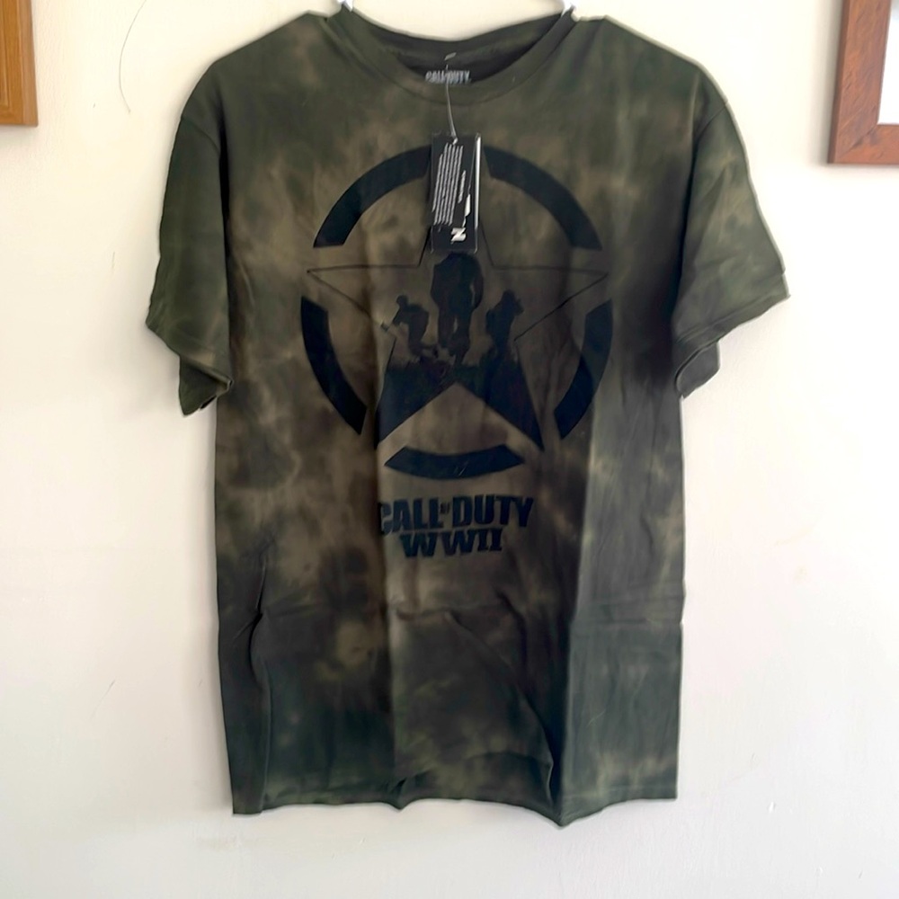 Activision Call of Duty WWII shirt sleeved green camouflage t-shirt M NWT